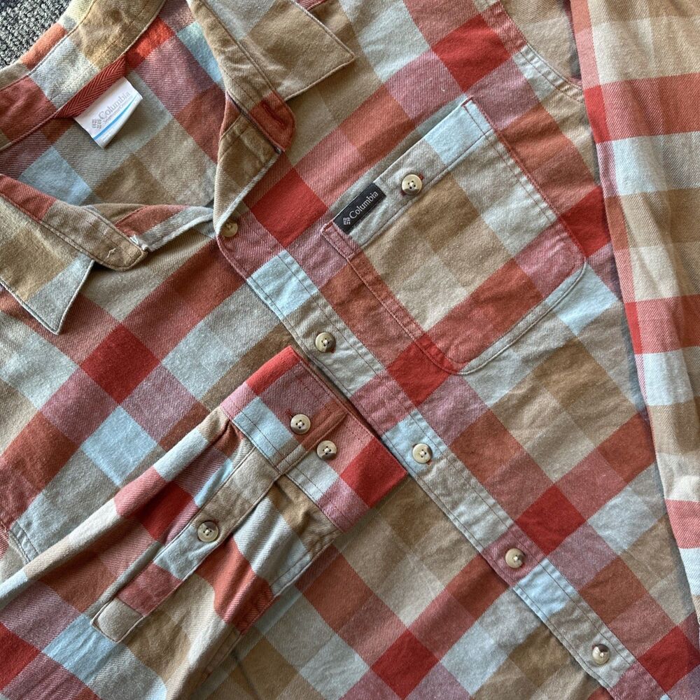 COLUMBIA Men’s Flannel Button Up Shirt Size L Soft Heavyweight Fabric Red Plaid